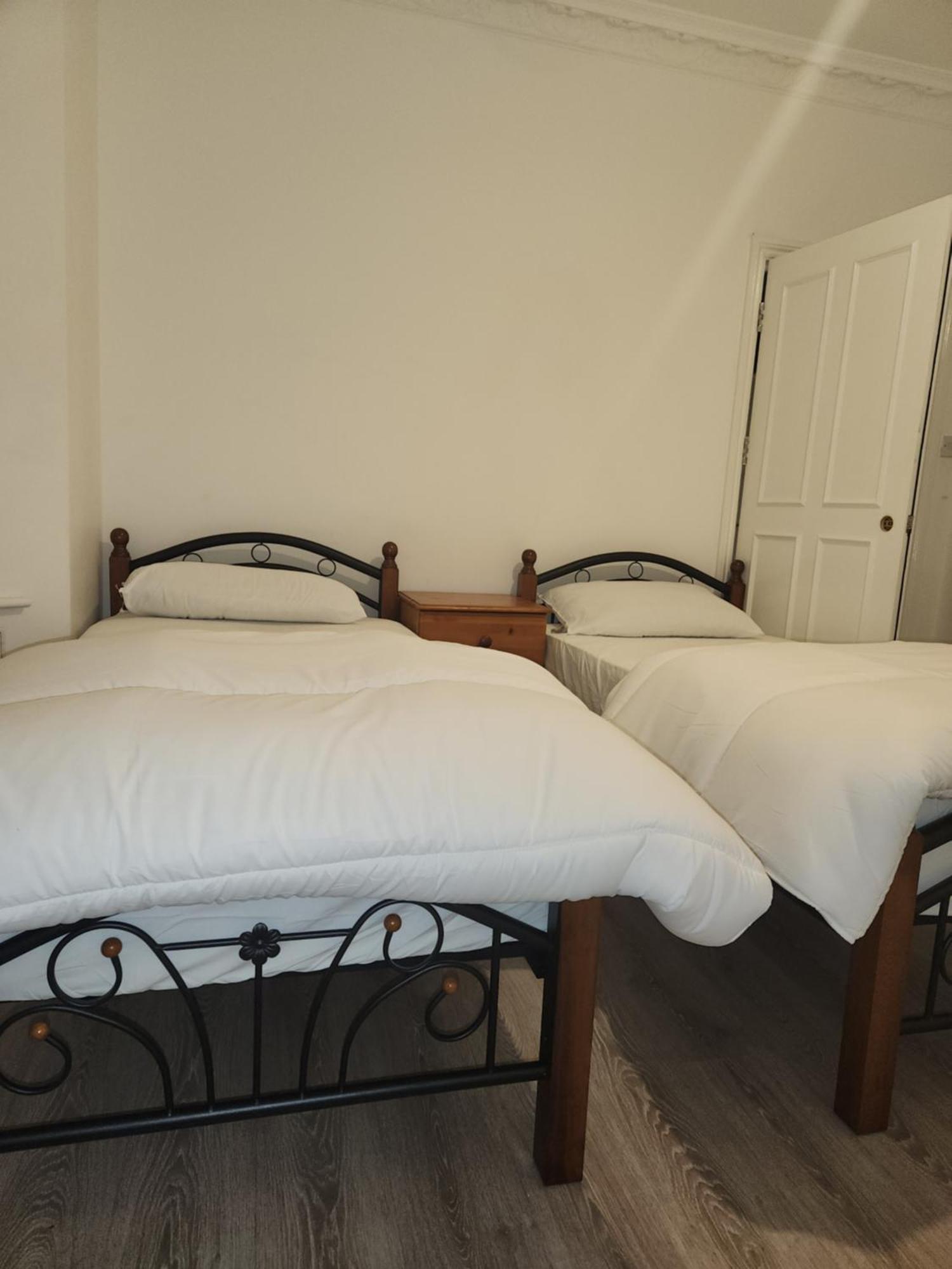 Stayeasy En-Suite London Szoba fotó